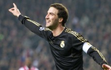 【中彩网】西甲关键对决，巴塞罗那与奥萨苏纳赛前深度解析，防守博弈与压力因素成焦点