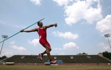 中彩网：铁锤帮主场迎战黑猫 攻防博弈成焦点 战术大师对决引爆英超赛场