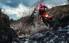 体育彩票_索博斯洛伊任意球低射洞穿马赛，绿茵场上演绎又帅又能踢传奇