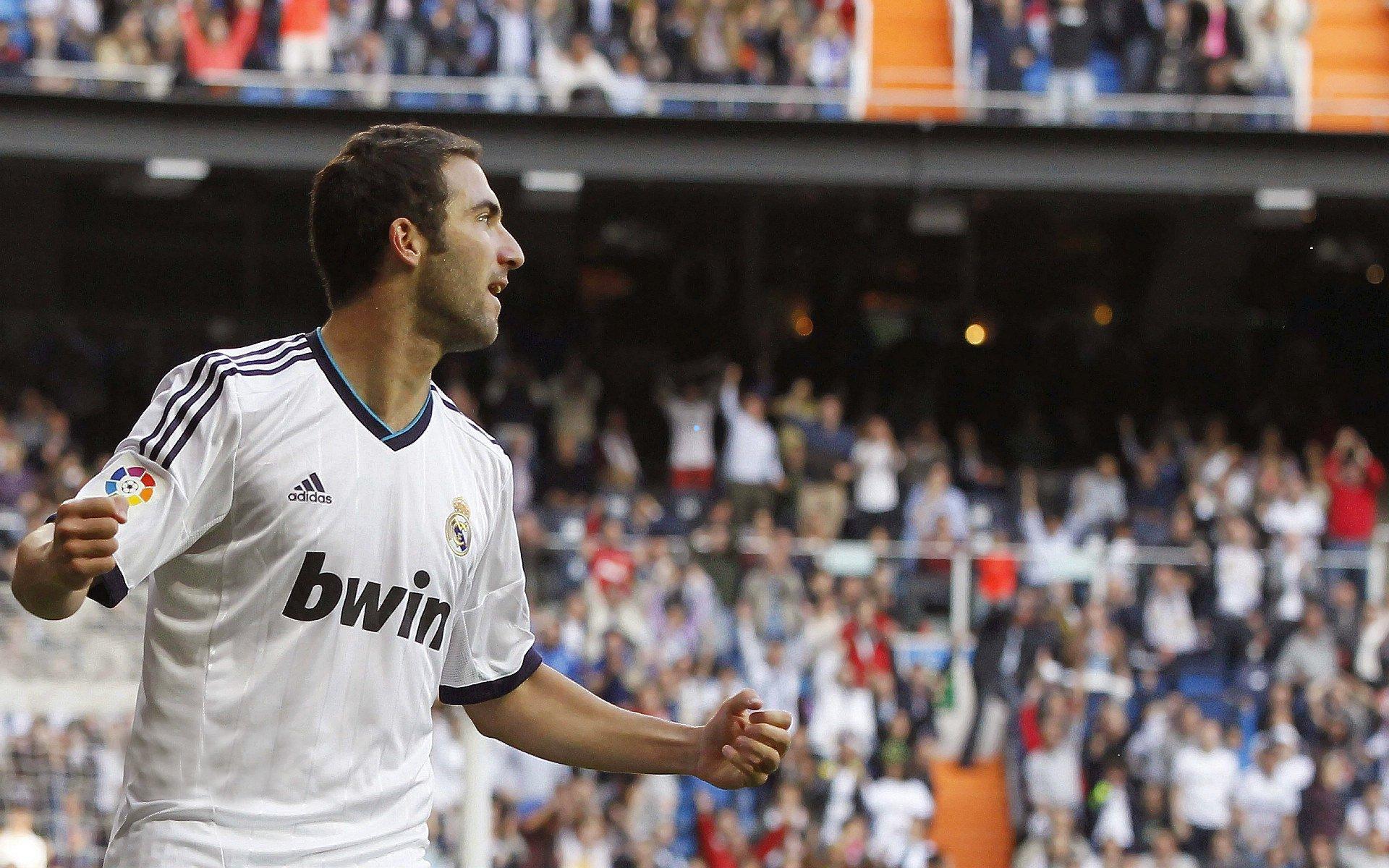 国际米兰三比一力克博洛尼亚登顶意甲 劳塔罗传射建功闪耀全场