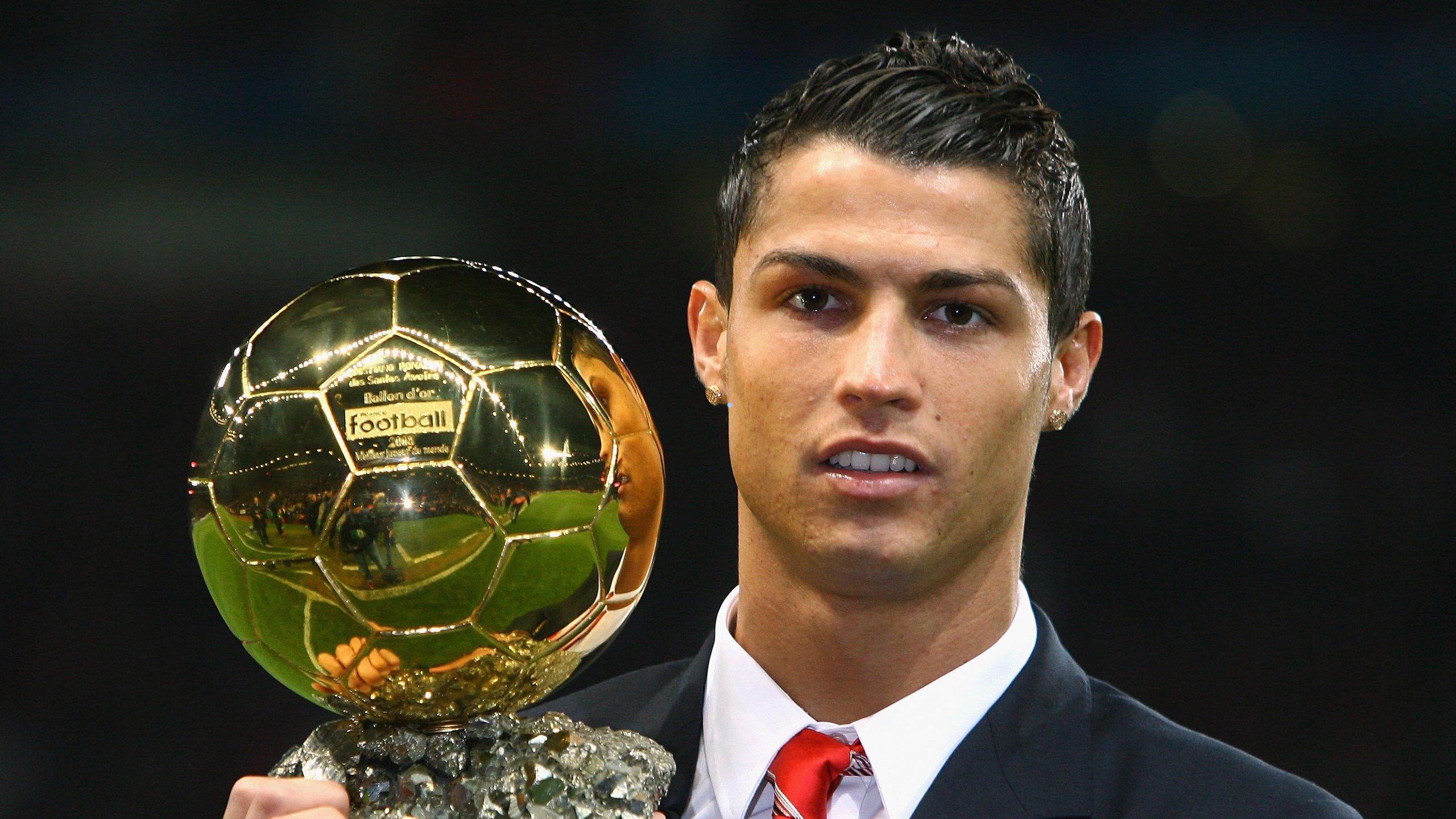 登贝莱凌波微步震撼足坛!世界第一巨星戏耍五人防线,天外飞仙进球令门将蒙羞