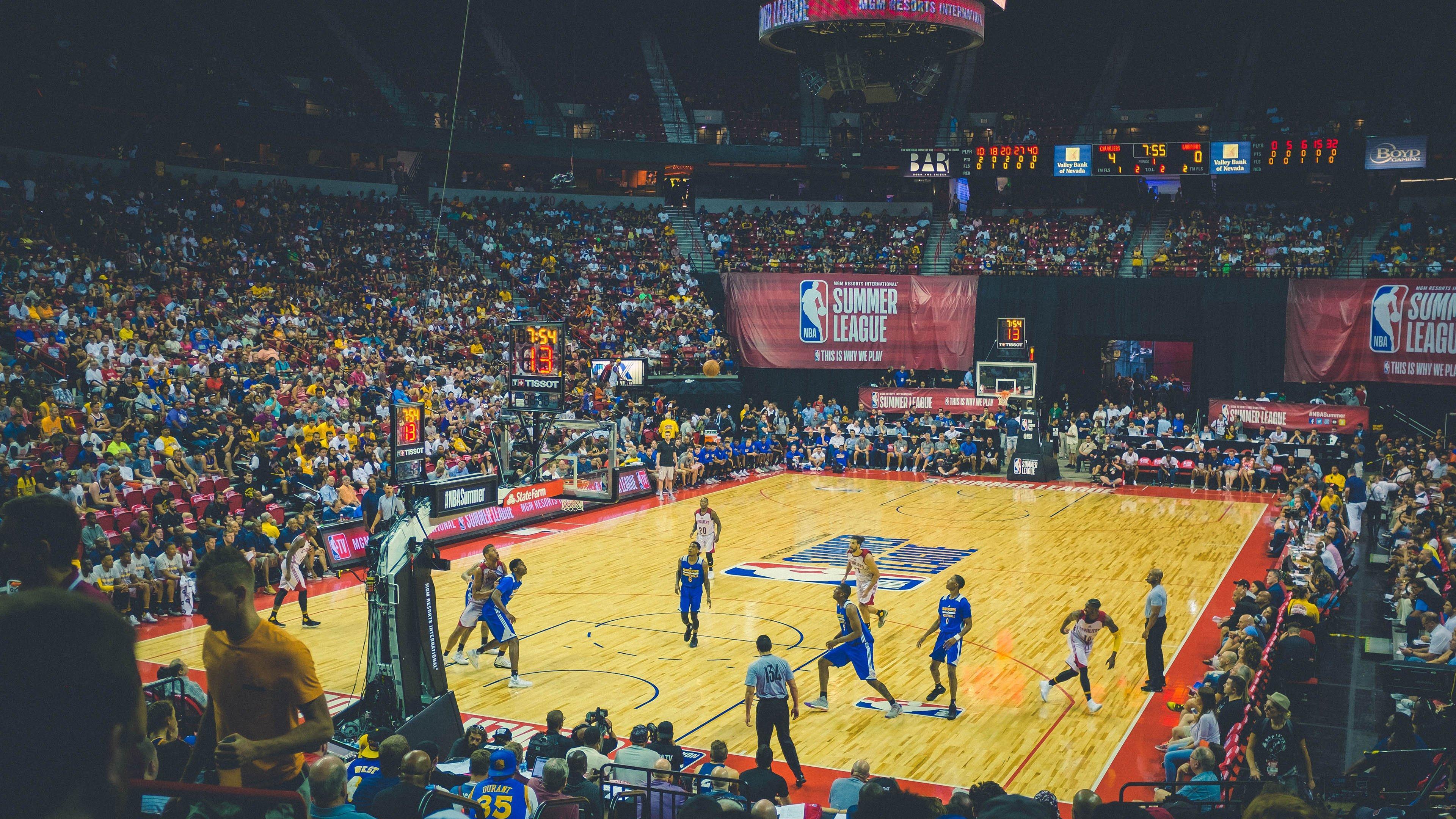 卫报公布2025年度全球百大足球球星榜单，登贝莱强势登顶，梅西与C罗排名引关注